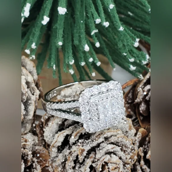 Beautiful Sparkle Zirconian Ring Stamped S925 NEW - Picture 2 of 5